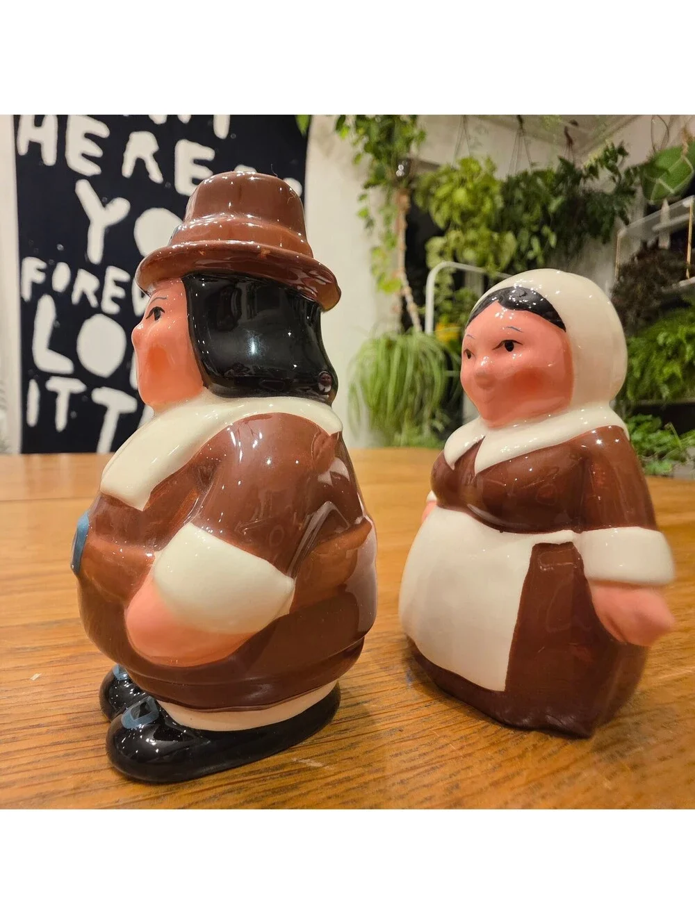 Vintage 2004 Publix Thanksgiving Pilgrim Pair Salt & Pepper Shakers Set